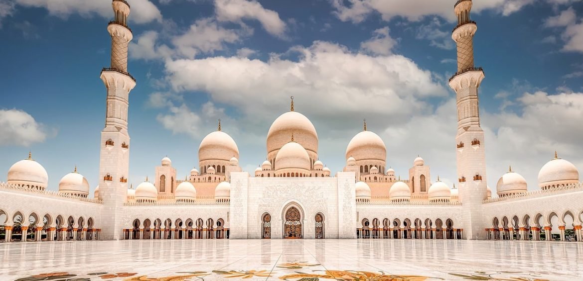 Discover the Beauty of Sheikh Zayed Grand Mosque
